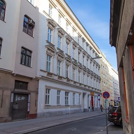 Redstar 1020 Apartment