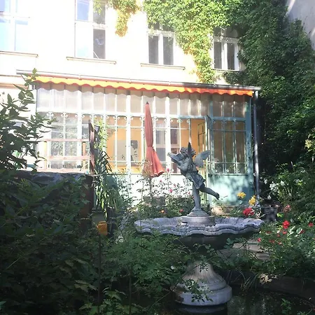 With Garden And Pool Apartment Vienna
