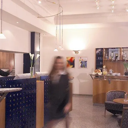 嗨莱特套房酒店 4*