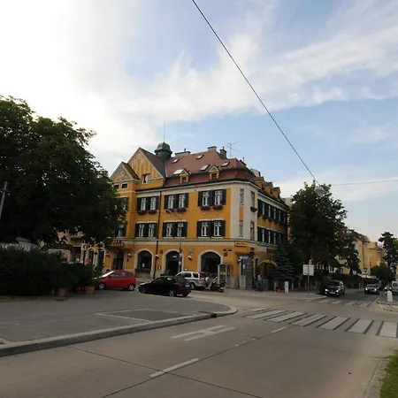 Bergwirt Schoenbrunn Hotel