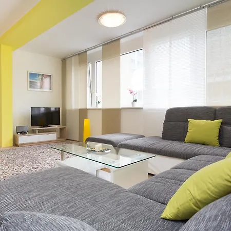 Christian Oper - Contactless Check In Apartment *