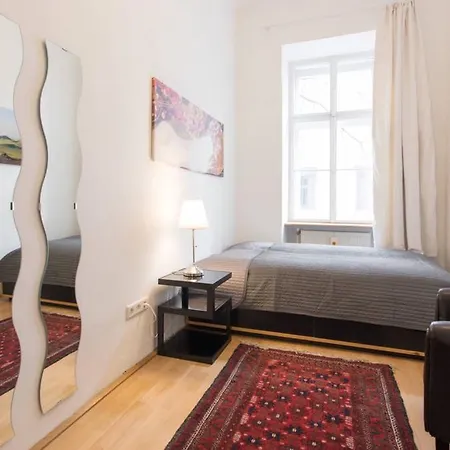 Nomio's City Apartment *