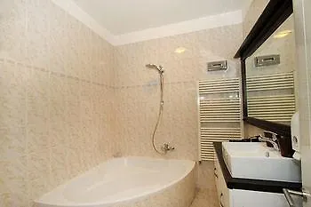 Aurellia Serviced Apartments *