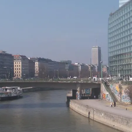 Am Donaukanal * Vienna