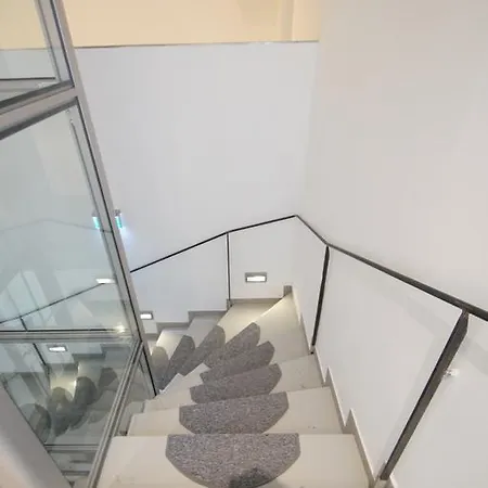 Dan In'n Out 3* Vídeň