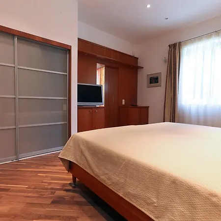 Apartment-oberlaa *