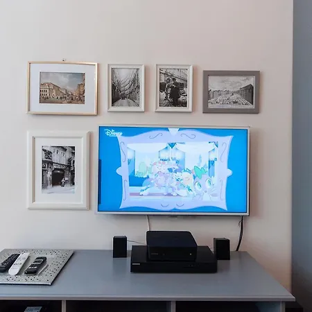 Elegant Apartment *