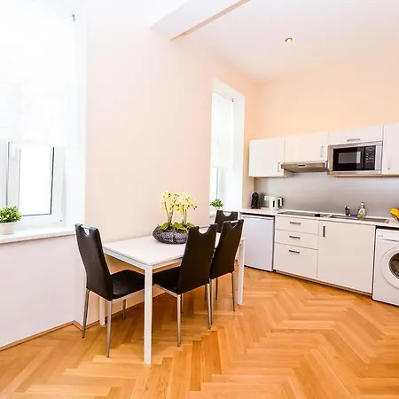 Apartment Galerie 18 *