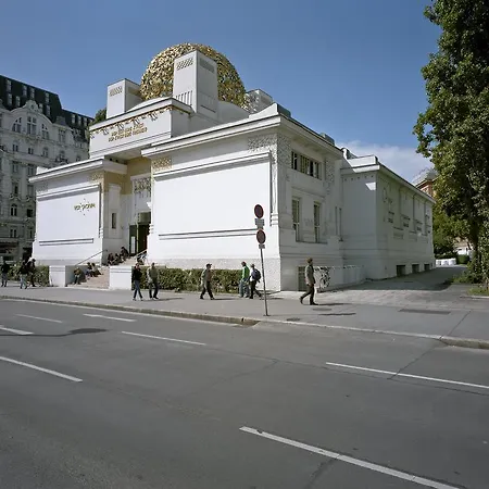 Отель Beethoven 4*