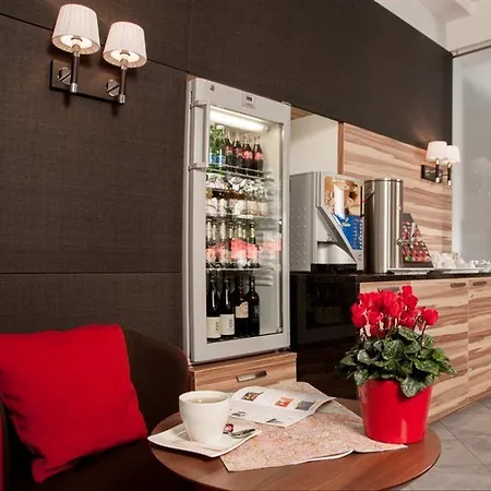 Lucia Hotel 3*