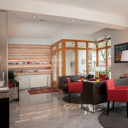 Lucia Hotel