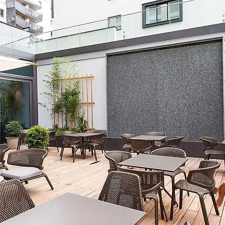 One Wien-hauptbahnhof 3*