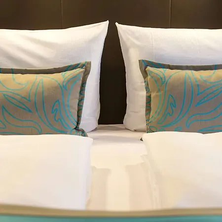 One Wien-hauptbahnhof 3*