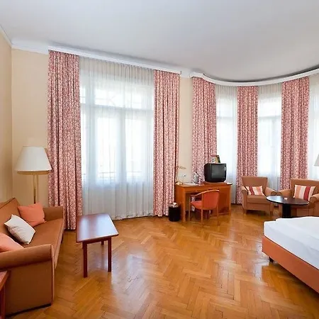 מלון Johann Strauss 4*