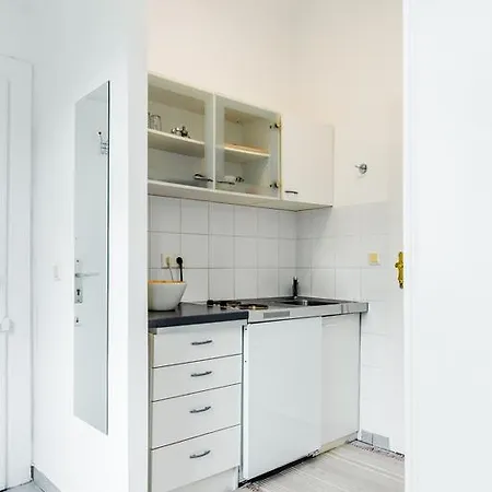 & Business 1160 Apartment