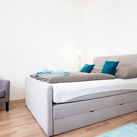 & Business 1160 Apartment