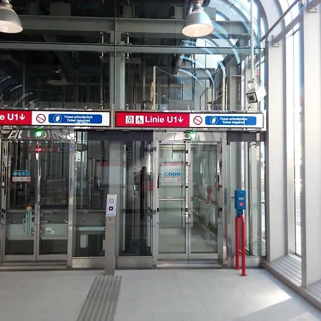 Paradies - U1 Station Altes Landgut * Viena