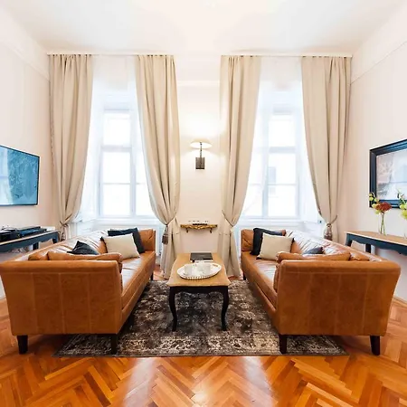 Elegant Apartment *