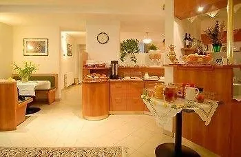 Schani Salon 4*