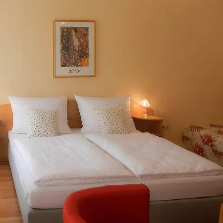 Hotel Graf Stadion 3*