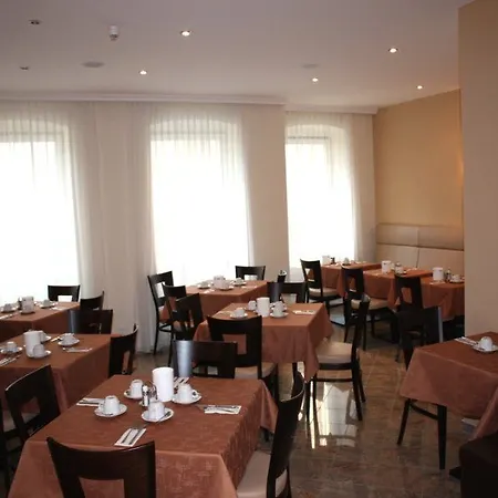 Lucia Hotel 3*