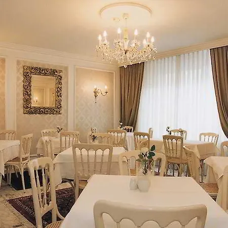 Henri Siebterbezirk Hotel 4*
