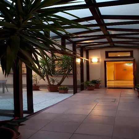 Lucia Hotel