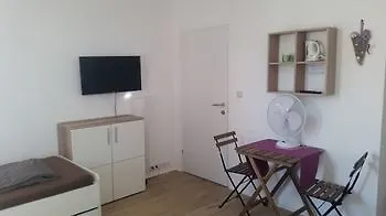 Prestige Schoenbrunn Alojamento de Acomodação e Pequeno-almoço 3*