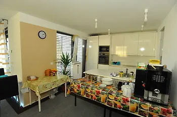 Alojamento de Acomodação e Pequeno-almoço Prestige Schoenbrunn 3*
