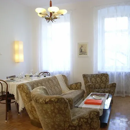 Maximillian Aparthotel 2*