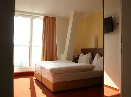 Hahn Hotel 3*