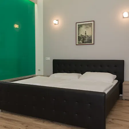 Dan In'n Out 3* Vídeň