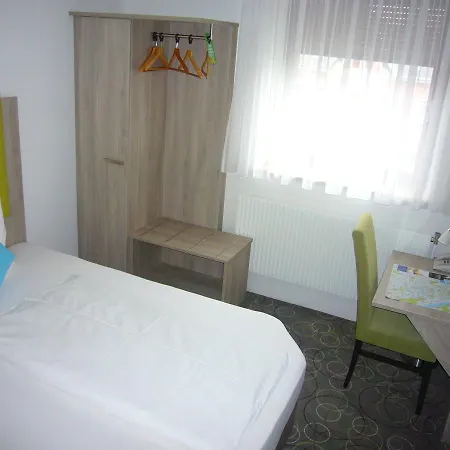 Hotel Strebersdorferhof 3*