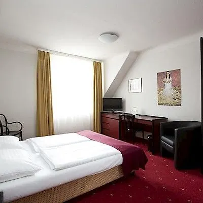 Fuerst Metternich Hotel