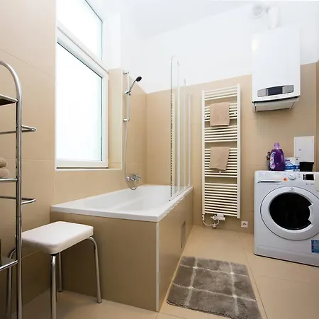The Barts Apartments - Self Check-In Apartment