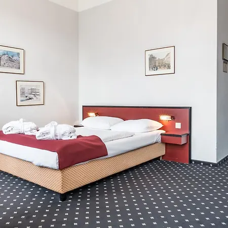 Fuerst Metternich Hotel 3*