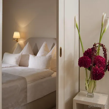 Hotel Elaya City Center 4*