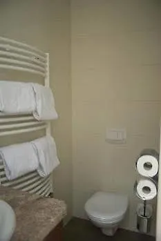 Timeout Hotel, 5 Min To Center, Self Check In מלון