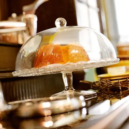 Saint Shermin & Champagne Hotel 4*