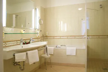 Kaiserin Elisabeth מלון 4*