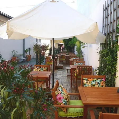 Hotel In Hernals 2*