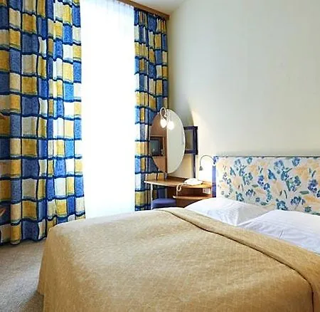 Starlight Renngasse 4*
