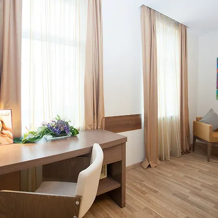Hotell Orangerie 4*