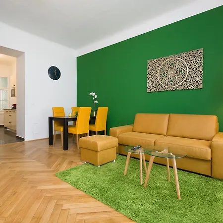 Apartament Castellez 1020 *