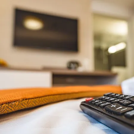 Oliver | Contactless Check-in Apartahotel Viena