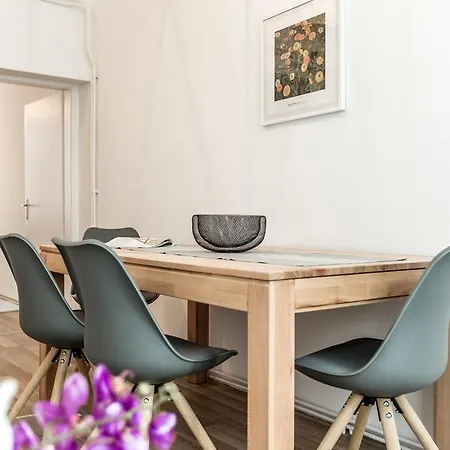 & Business 1120 Apartment