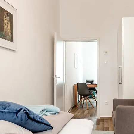& Business 1120 Apartment Wien