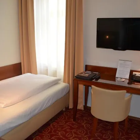 Jaeger - Family Tradition Since 1911 Hotel Vídeň