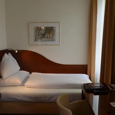 Hotel Jäger - Family Tradition Since 1911 4*