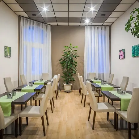 野趣膳食酒店